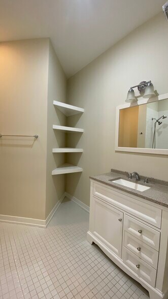 Building Photo - 2986 N Elston Ave