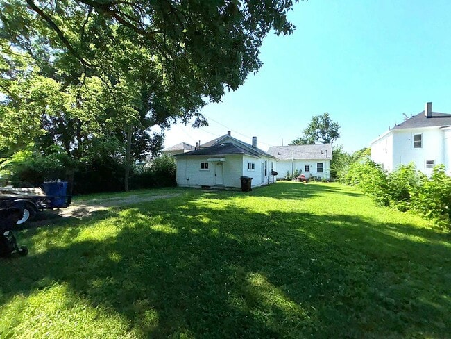 Building Photo - 462 Wood St