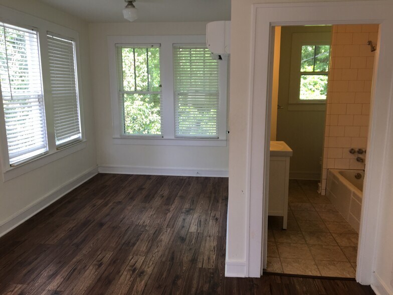 Building Photo - 2210 Euclid Ave