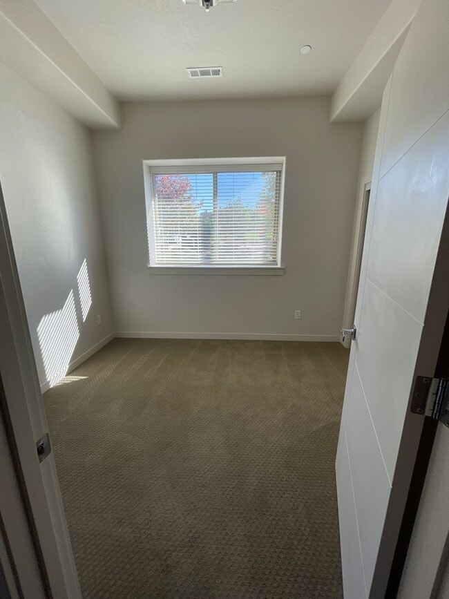 Building Photo - Beautiful 2bd/2bth Located at Meadowbrook ...