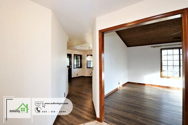 Building Photo - 15714 Middletown Park Dr