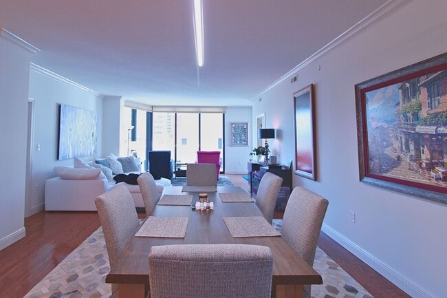 Building Photo - Luxury Living with Breathtaking City Views – Stunning Furnished 3BR/3BA in Bayfront Tower