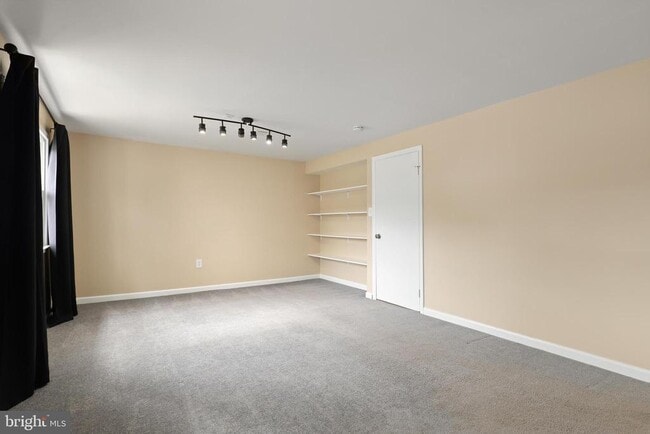 Building Photo - 13421 Delaney Rd