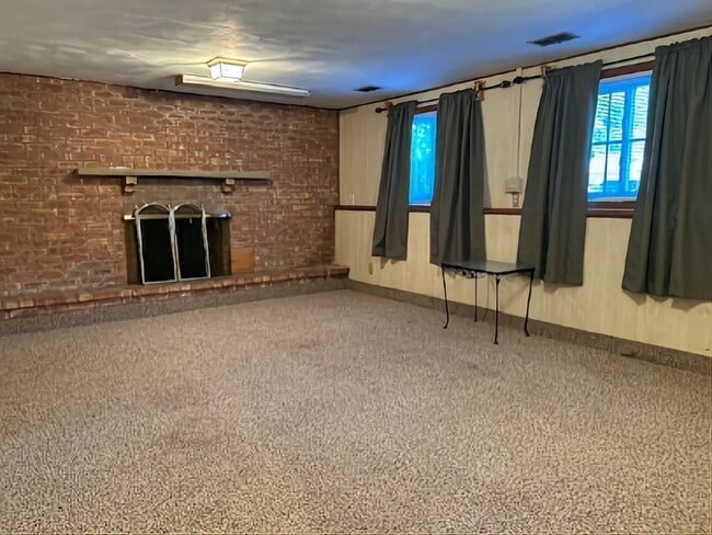 Building Photo - 1842 Gentian Dr SE