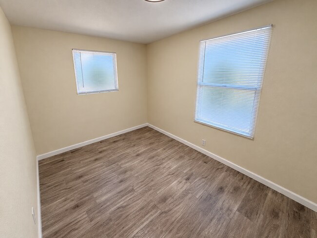 Building Photo - 6518 N 61st Dr