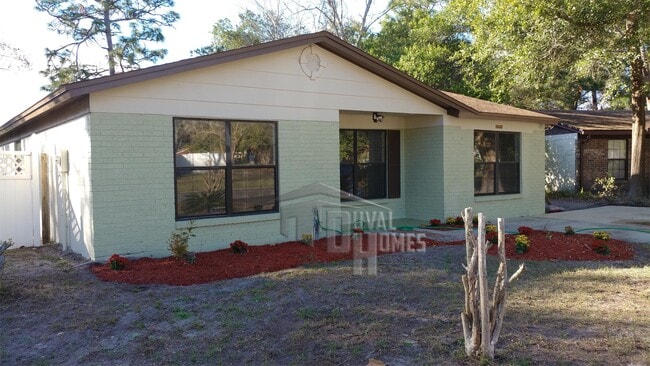 Primary Photo - 2620 Kenwood Dr W