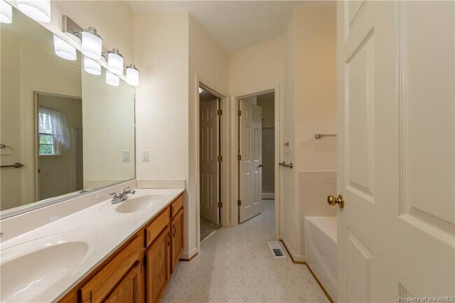 Building Photo - 3736 Cherry Walk