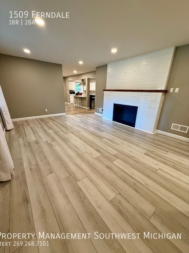 Building Photo - 1509 Ferndale-