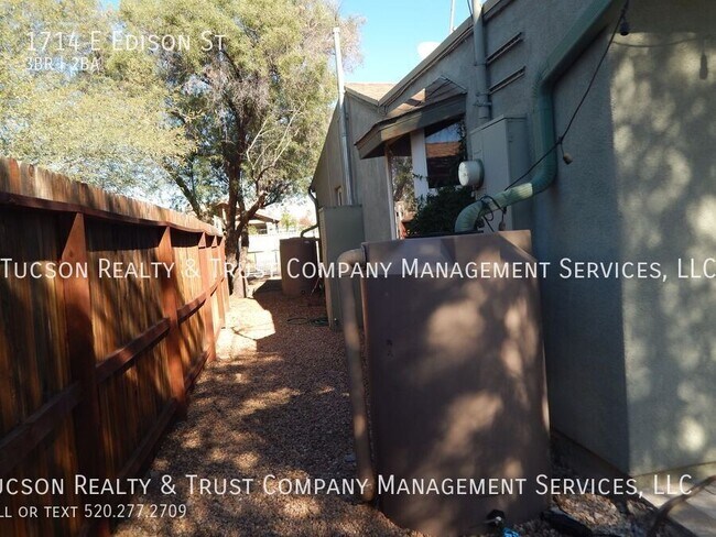 Building Photo - 1714 E Edison St