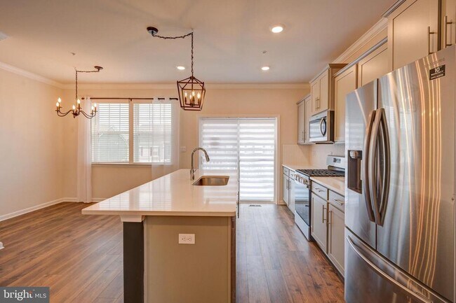 Building Photo - 5059 Silver Oak Dr