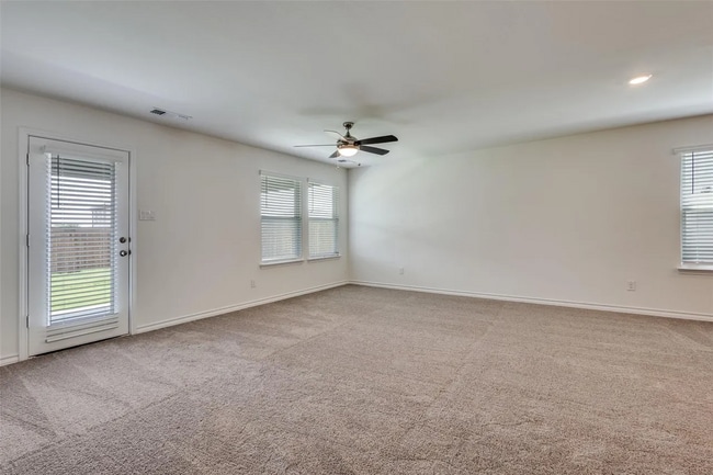 Building Photo - 749 Windsor Dr