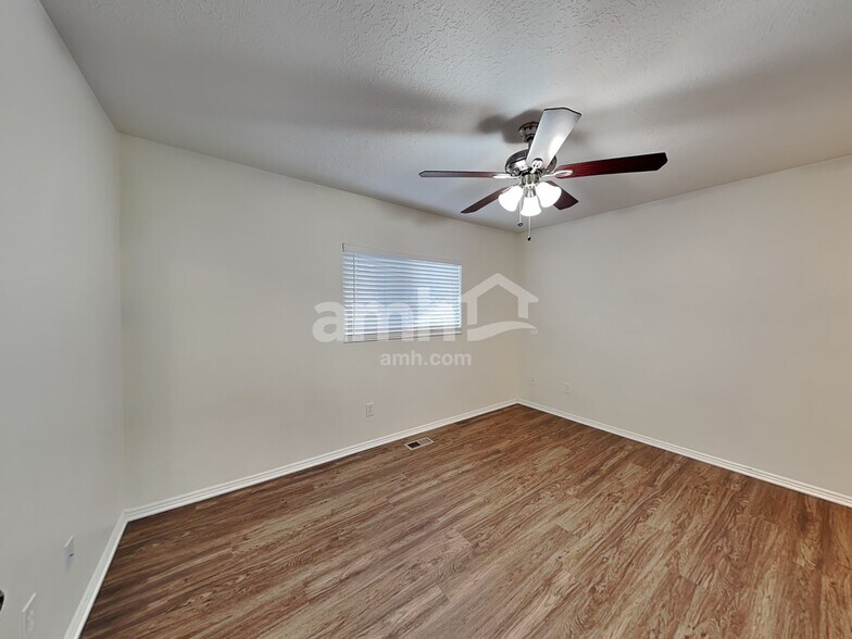 Building Photo - 2552 W 1500 N