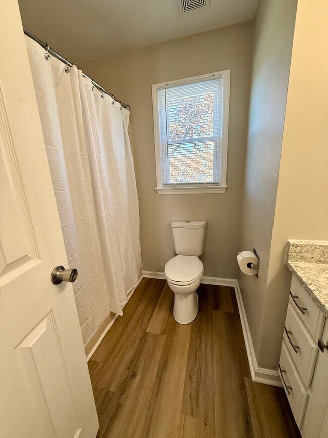 Building Photo - Three bedroom, 2 bath house in Elon