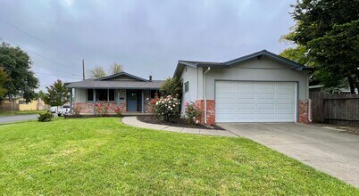Building Photo - TENTATIVELY RENTED 3 Bedroom 2 Bathroom Na...