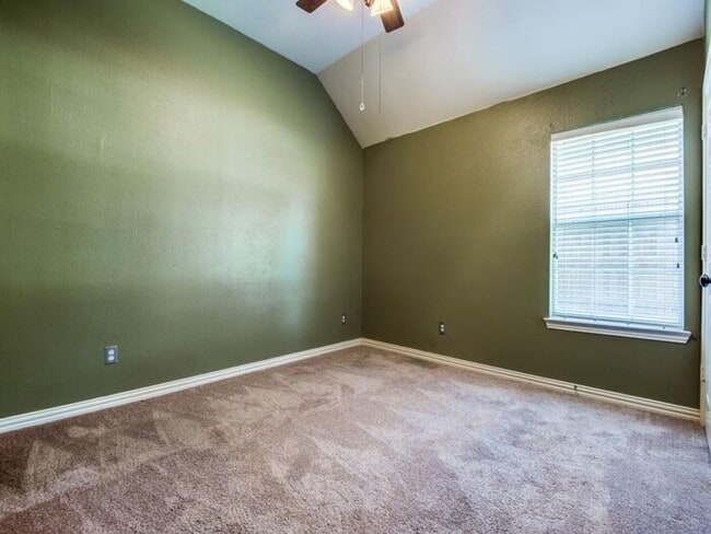 Building Photo - Gorgeous 1.5 story home with media equipment