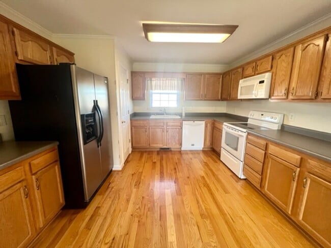 Building Photo - Three bedroom, 2 bath house in Haw River