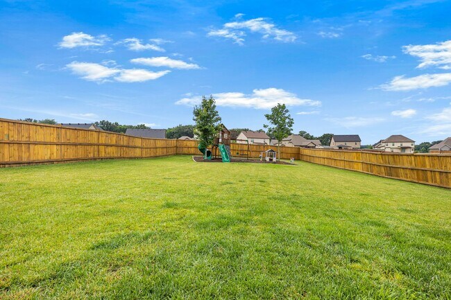 Building Photo - Pet Friendly Four Bedroom!