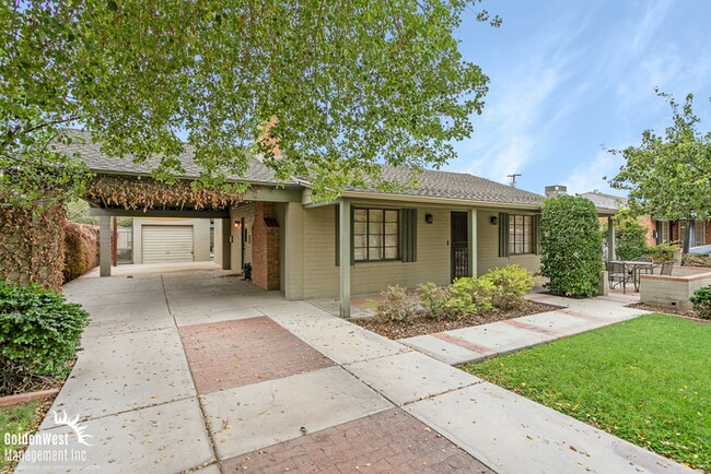 Building Photo - Charming 3Bdm 2Ba Home with Gated Entry an...