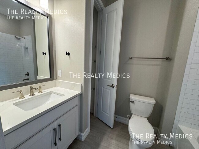 Building Photo - 4712 Lagona Ln
