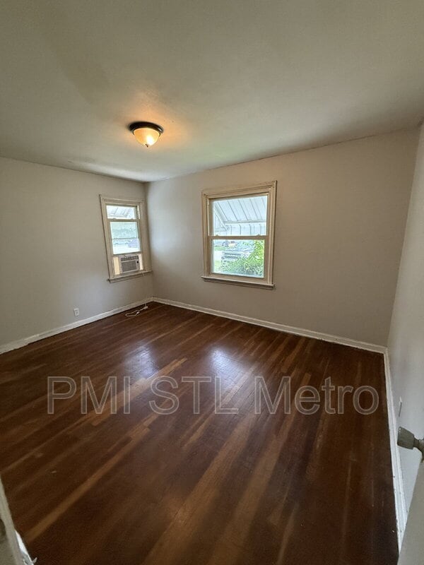 Building Photo - 1131 Darr Dr