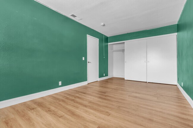 Building Photo - 349 N Eucalyptus Ave