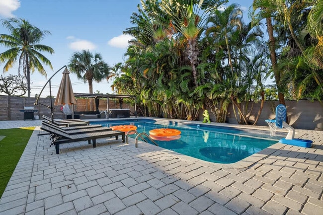 Building Photo - 2423 NE 202nd St