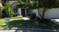 Building Photo - 3 bedroom 2 bath in central Visalia!