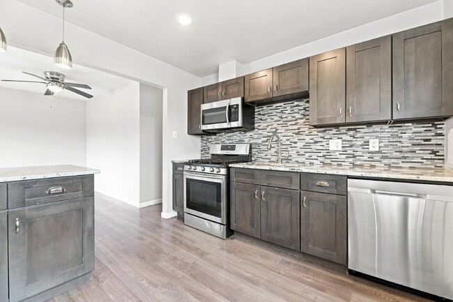 Building Photo - $2,020.95, 2 Beds - 2 Bath, Duplex in Denver with Washer and Dryer!
