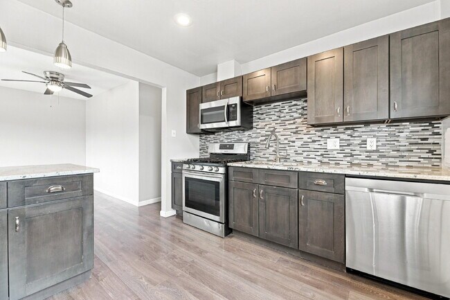 Building Photo - $2,220.95 with $300 Off the first month's rent, 2 Beds - 2 Bath, Duplex in Denver with Washer and...