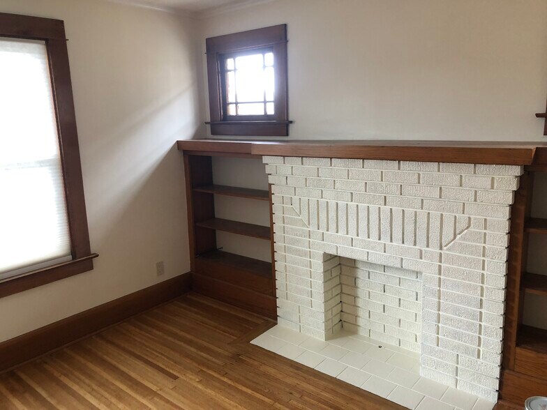 Living Room - 81 Lincoln Blvd