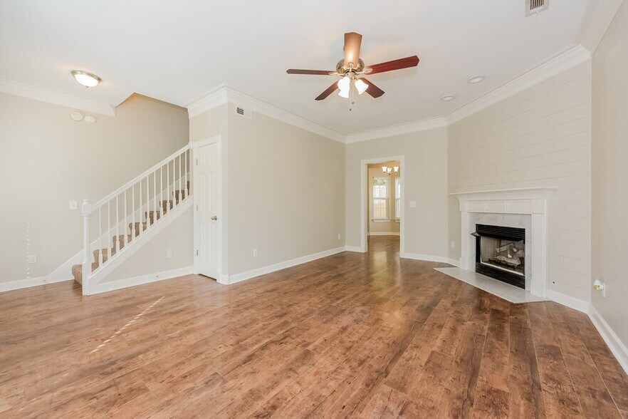 Building Photo - 145 Summerlake Pl