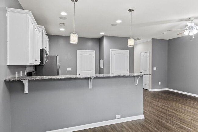 Building Photo - Simpsonville 3BR/2.5BA with Granite, Garag...