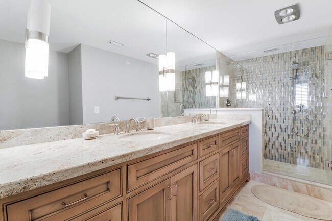 Building Photo - 375 S Beach Rd