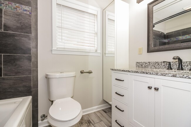 Building Photo - 6885 Silver Hill Ln