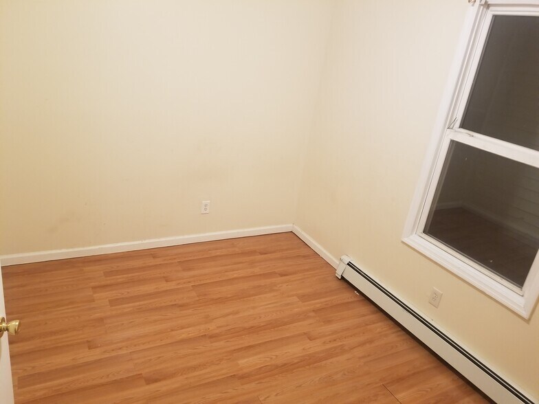 Building Photo - 496 21st St