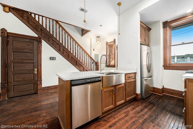 Building Photo - 701 W Canfield St