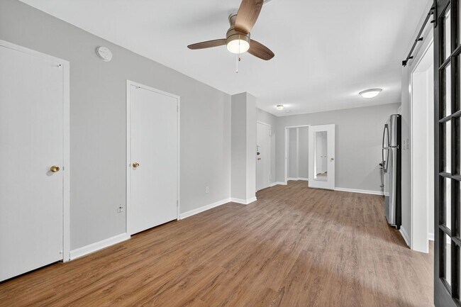 Building Photo - Short Term Lease Availble: Charming & Brig...