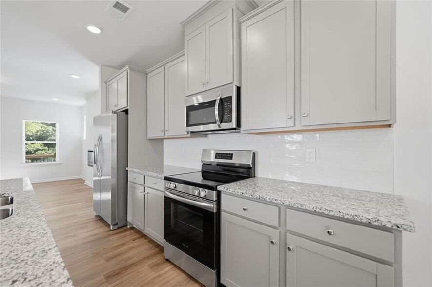 Building Photo - 1670 Eagle Dr