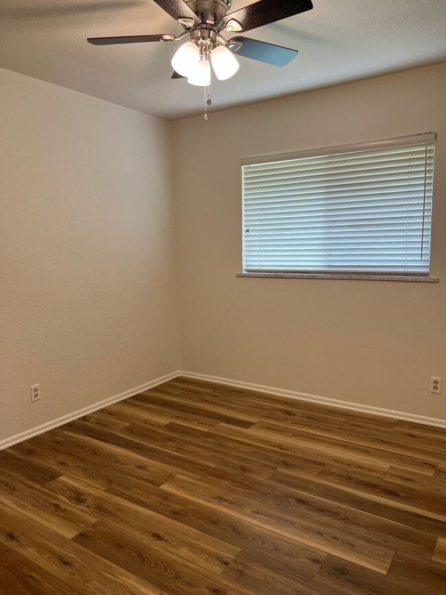 Building Photo - 814 W Bridge St