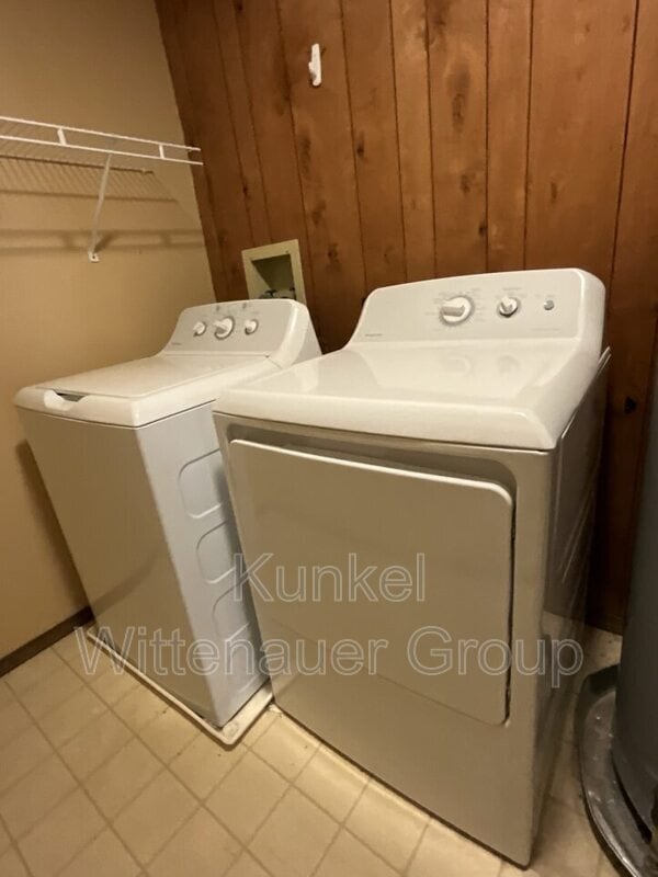 Building Photo - 9 Old Orchard Ln