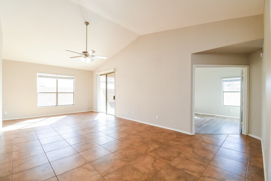 Building Photo - 9909 E Onza Ave