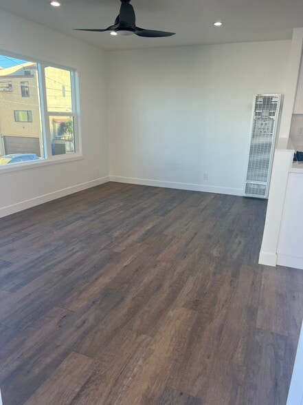 Building Photo - 1605-1/2 Blossom Lane