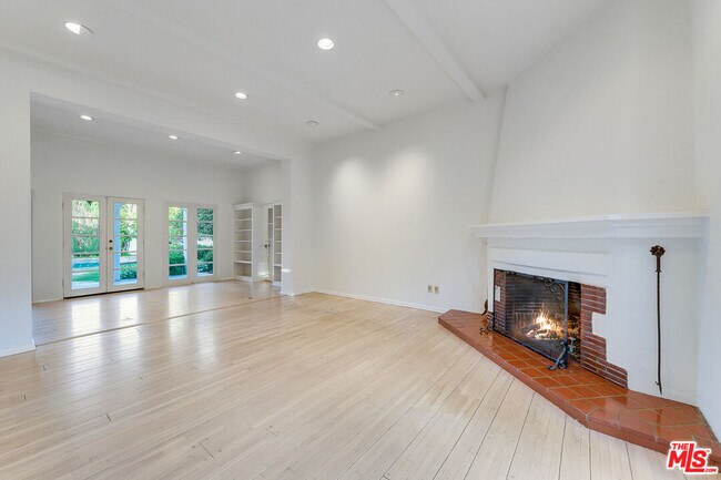Building Photo - 630 Alta Dr