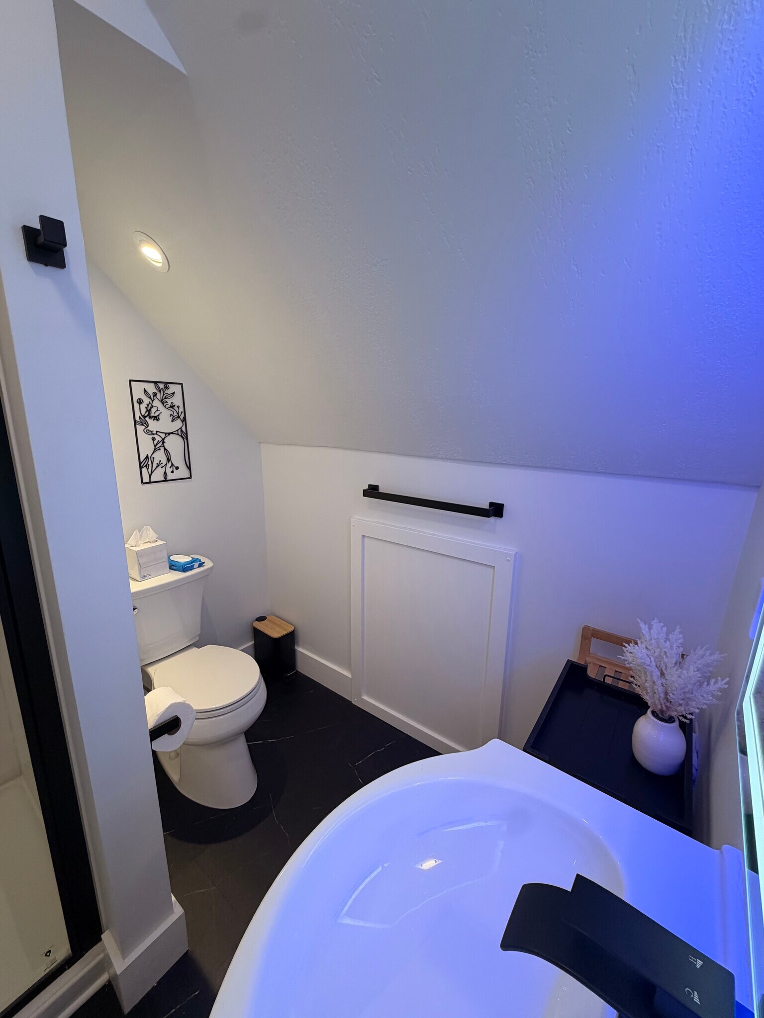 Apt 3 Studio - 664 New Castle Road