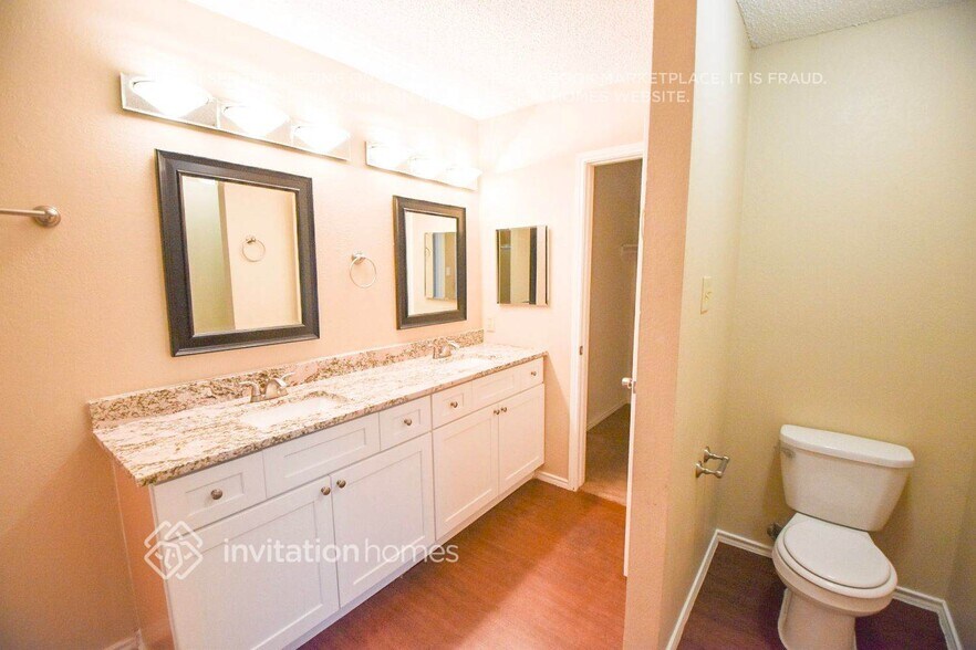 Building Photo - 924 Teakwood Ln
