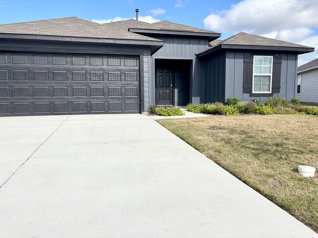 Building Photo - BRAND NEW HOME IN NAVARRO ISD-ALL APPLIANC...