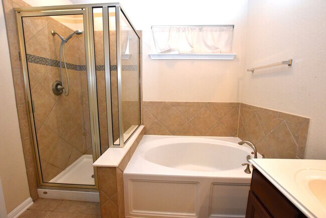 Building Photo - Buda Living Done Right—Space, Flexibility & Location