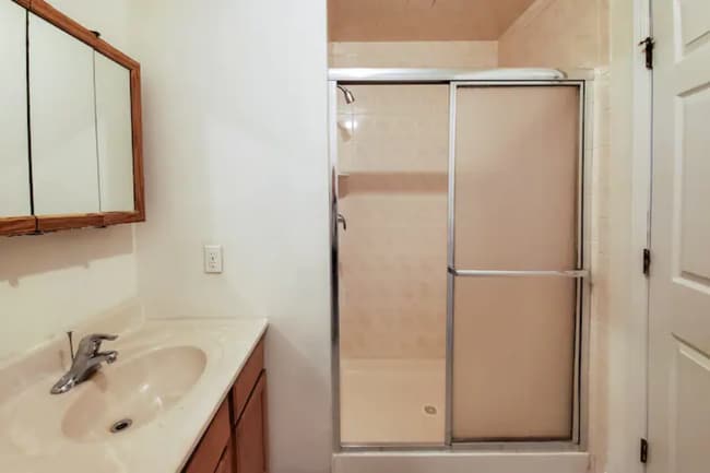 Building Photo - 889 Green St