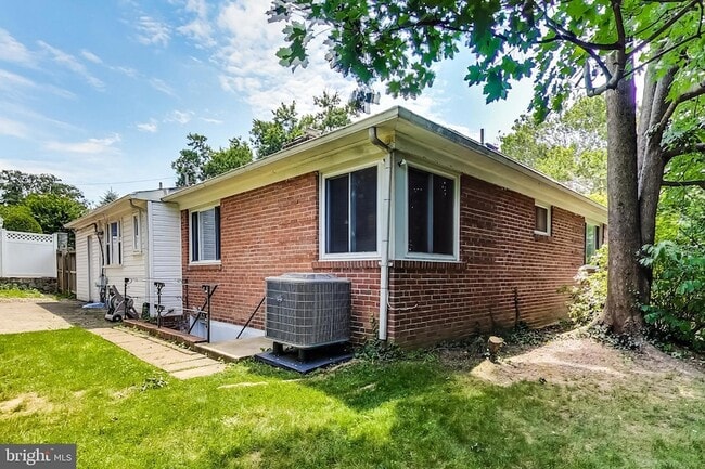 Building Photo - 8617 Lynbrook Dr