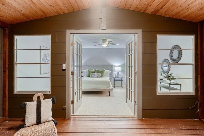 Building Photo - 5325 Western Hills Dr